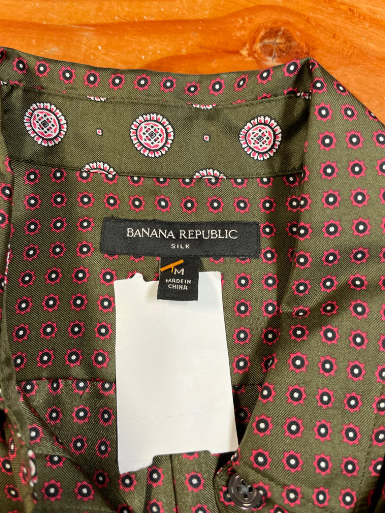 Banana Republic Silk Button Up Blouse Green Pocket Button Cuff Size M