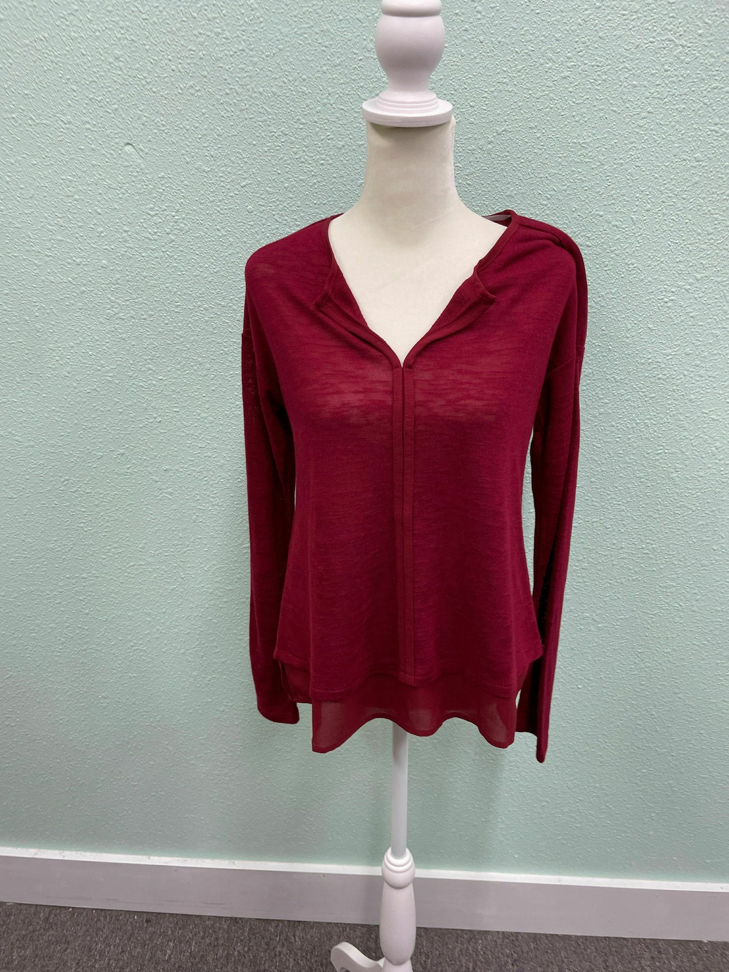 NWT Sanctuary Cabernet Red Sweater Size Small Pullover$59